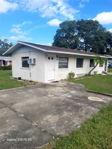 1401 E Carolina Avenue Deland FL 32724