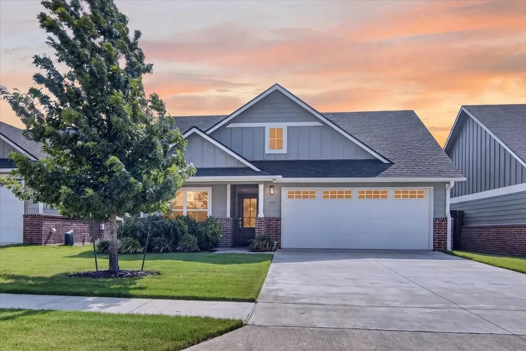 422 Travis Drive Mcgregor TX 76657