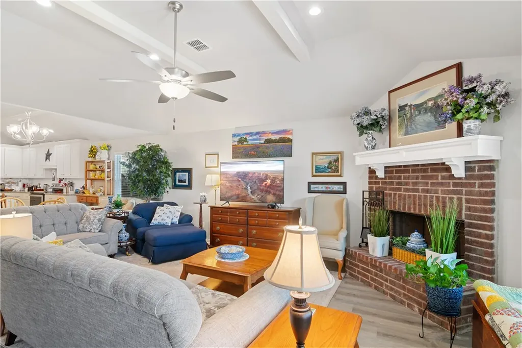 422 Travis Drive Mcgregor TX 76657