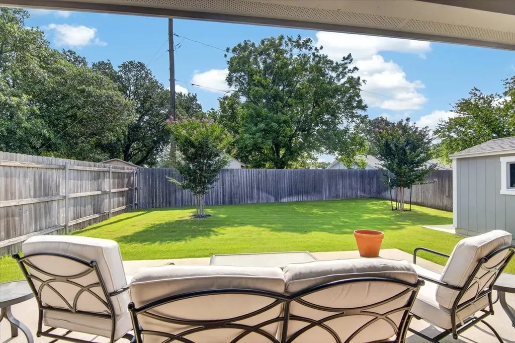 422 Travis Drive Mcgregor TX 76657