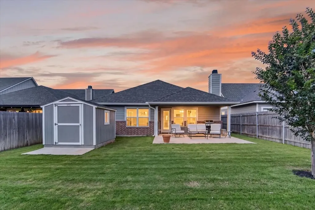 422 Travis Drive Mcgregor TX 76657