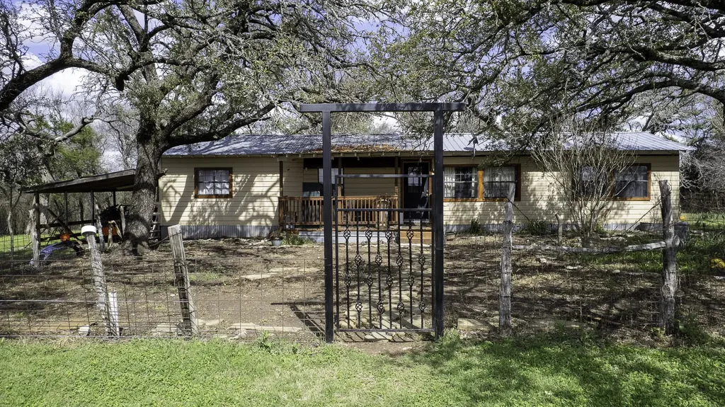 1532 N Fm Rainbow TX 76077