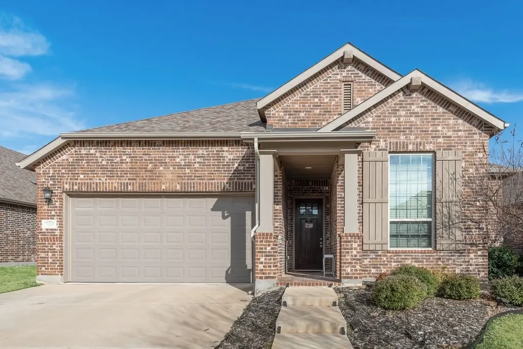 1308 E Swan Trail Argyle TX 76226