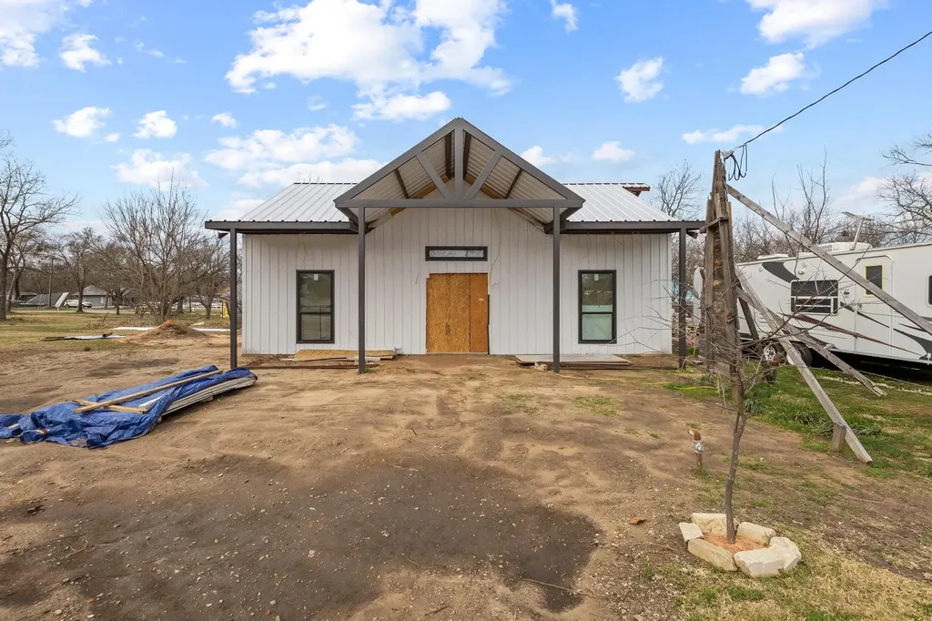204 S Main Street Ector TX 75439