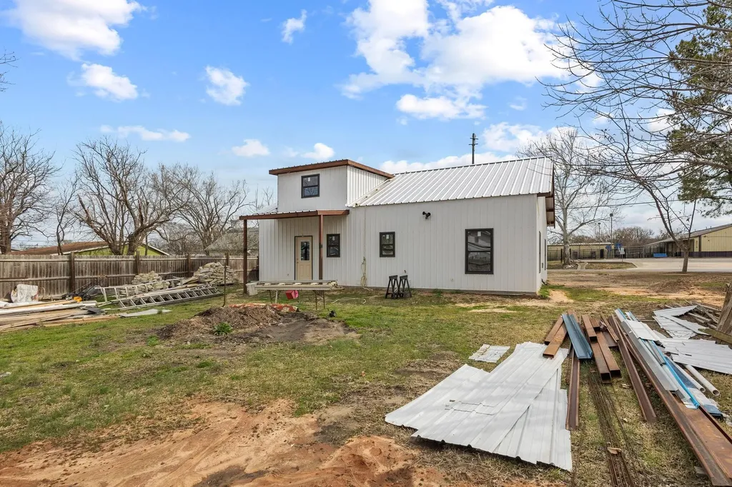204 S Main Street Ector TX 75439