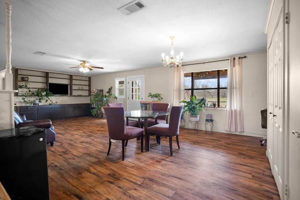 101 Taylor Street Como TX 75431