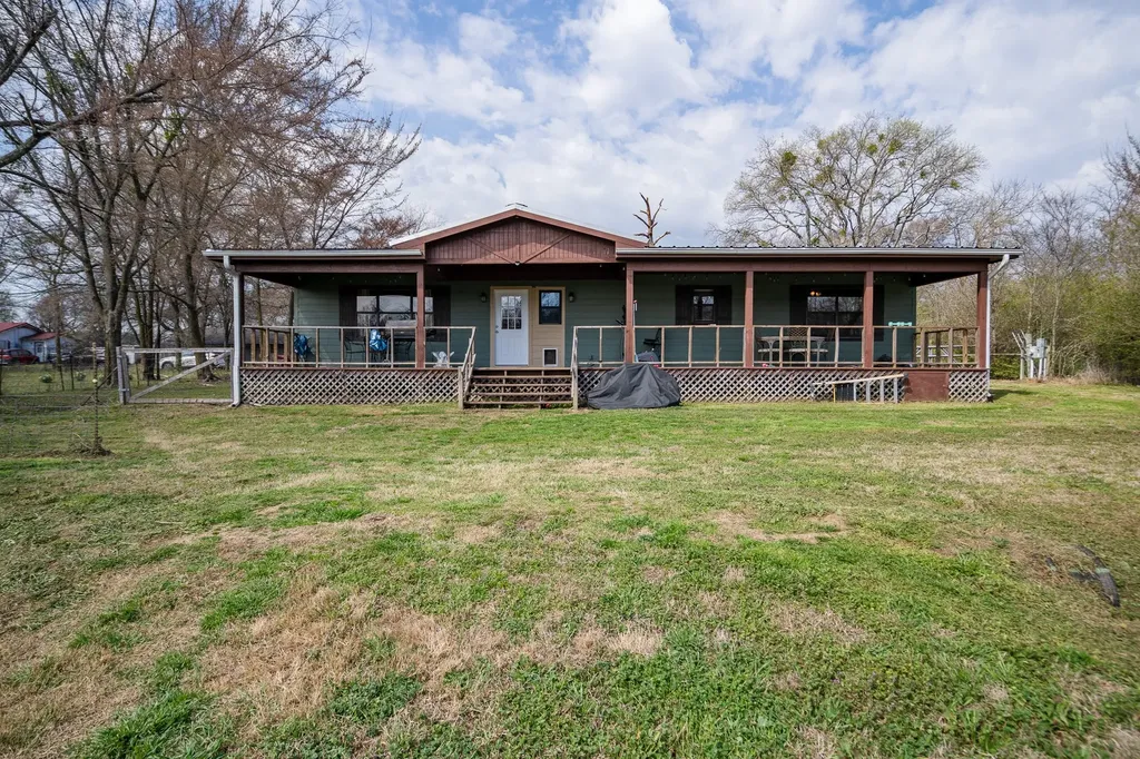 101 Taylor Street Como TX 75431