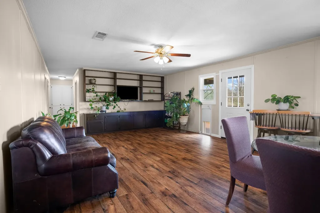 101 Taylor Street Como TX 75431