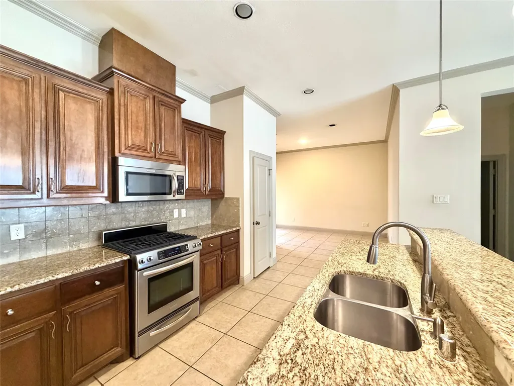 10555 Steinbeck Lane Irving TX 75063