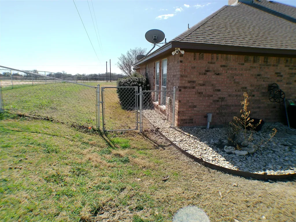 200 County Road 3170 Decatur TX 76234