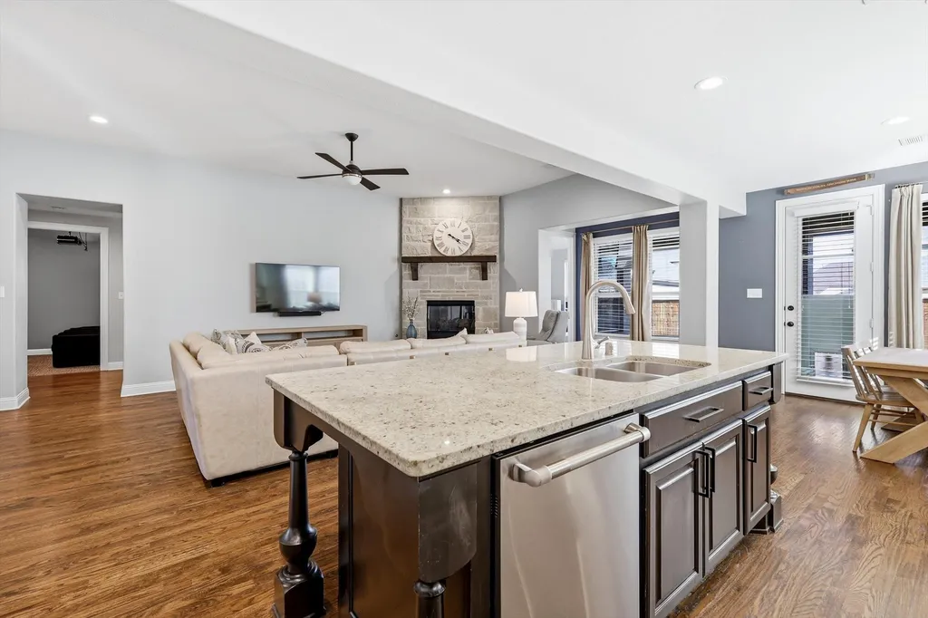 1008 W Bluff Way Roanoke TX 76262