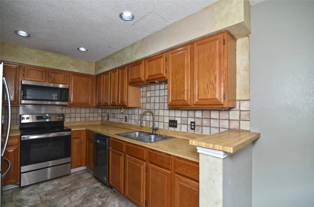 100 Morrow Drive Bedford TX 76021
