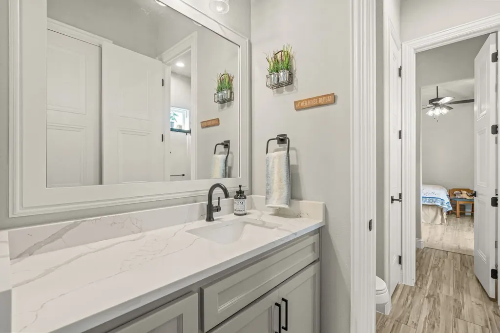 1004 Meadow Wood Terrace Azle TX 76020