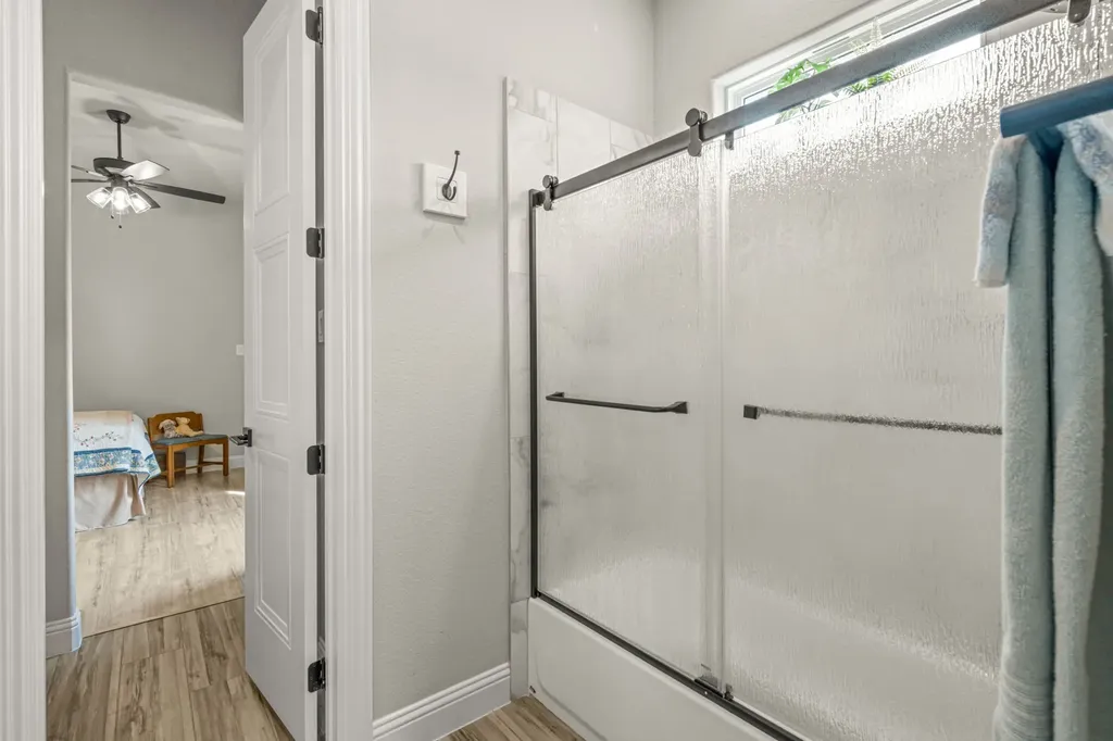 1004 Meadow Wood Terrace Azle TX 76020