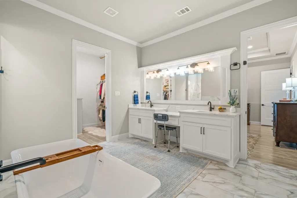 1004 Meadow Wood Terrace Azle TX 76020