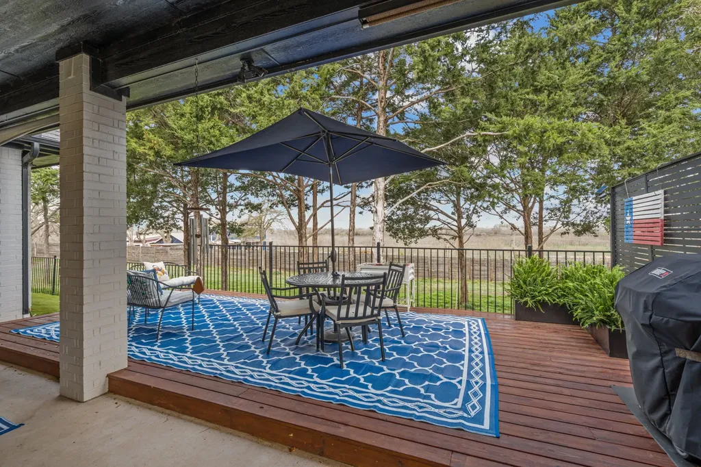 1004 Meadow Wood Terrace Azle TX 76020