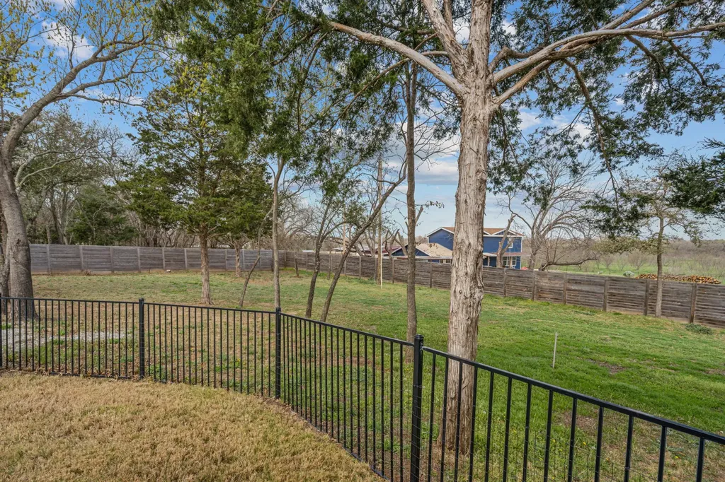 1004 Meadow Wood Terrace Azle TX 76020