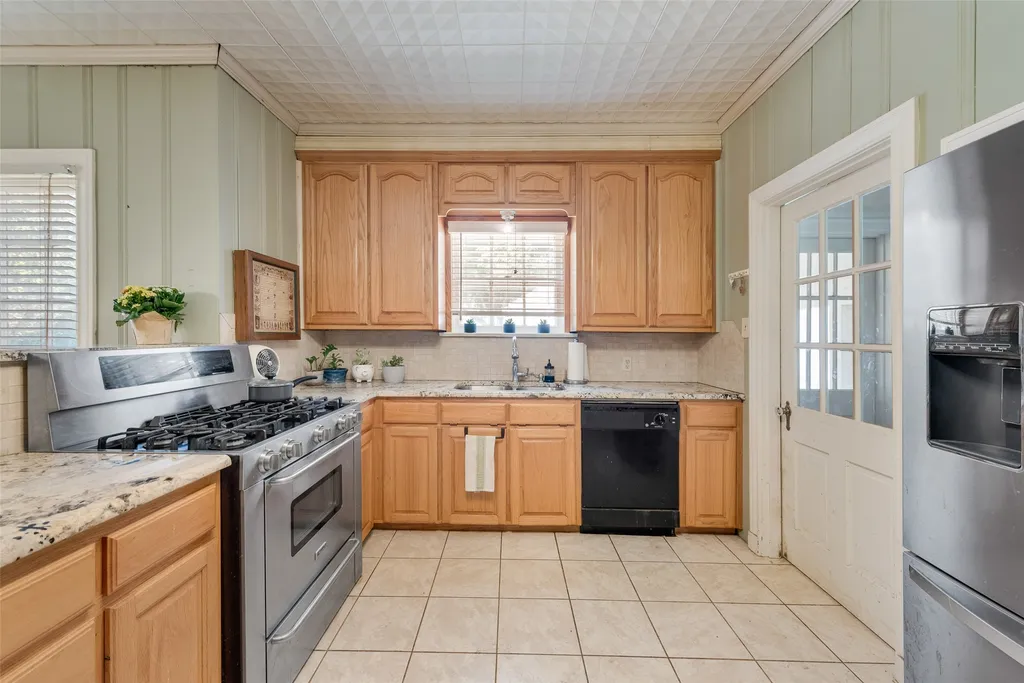 233 E High Street Wills Point TX 75169