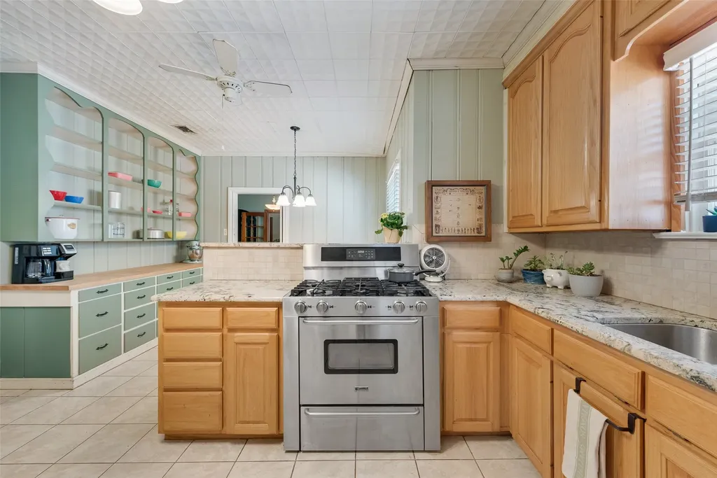 233 E High Street Wills Point TX 75169