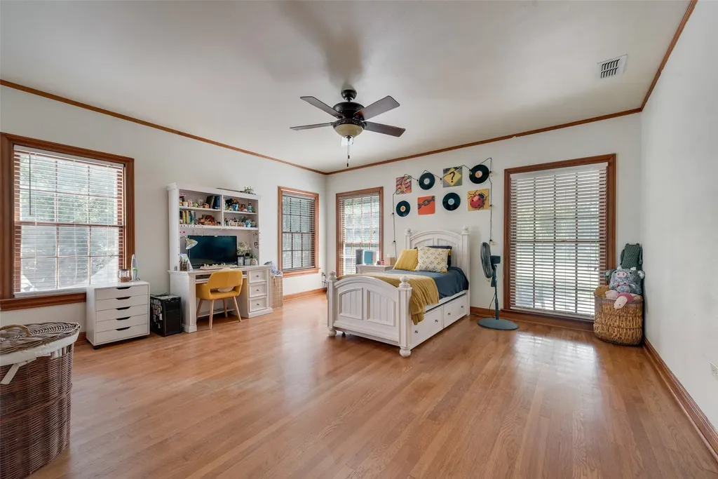 233 E High Street Wills Point TX 75169
