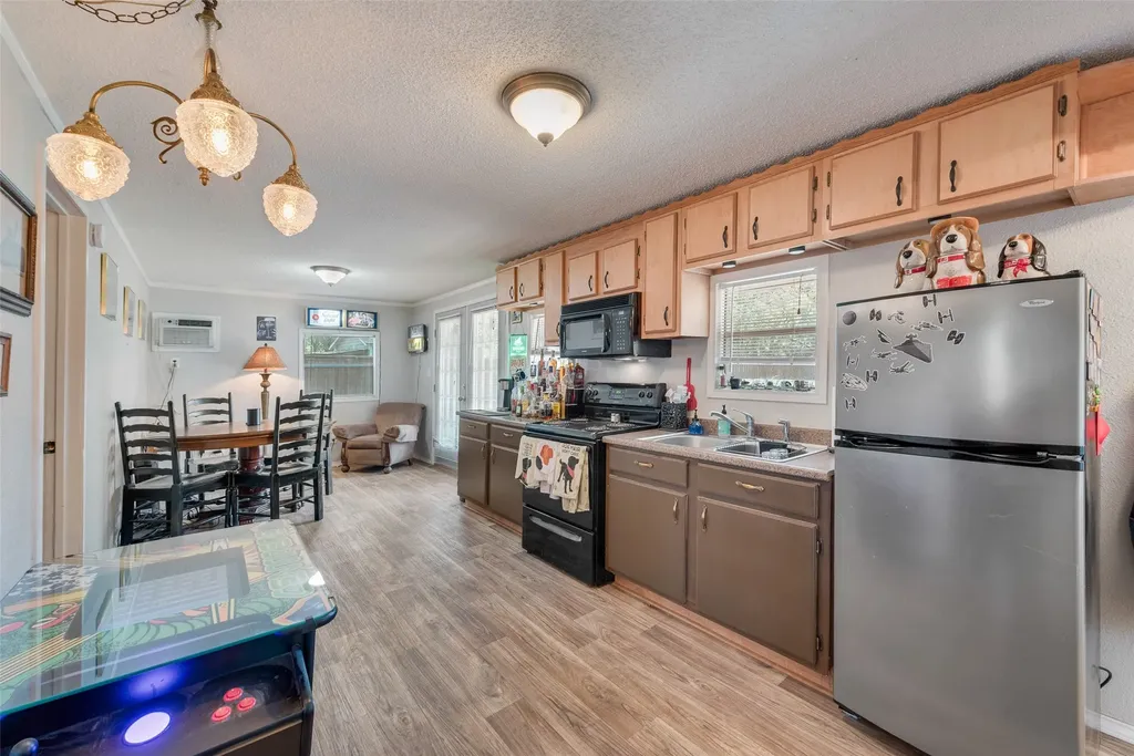 233 E High Street Wills Point TX 75169