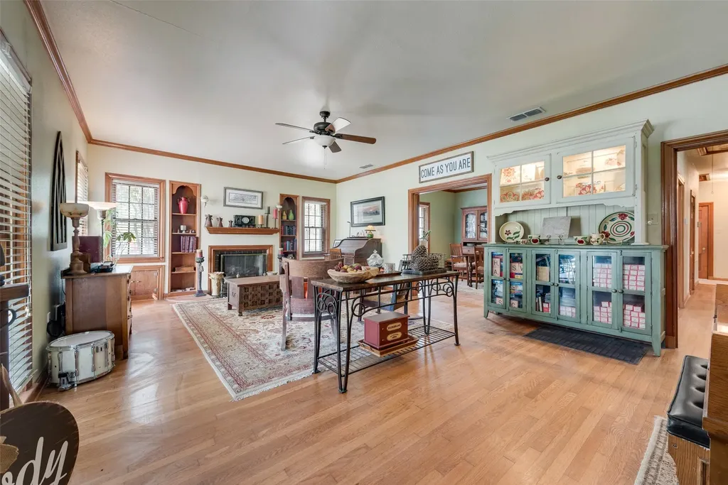 233 E High Street Wills Point TX 75169
