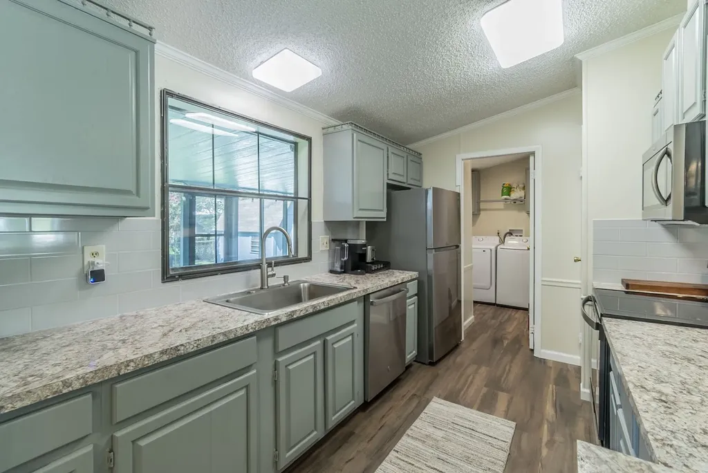 203 Harbor View Court Granbury TX 76048
