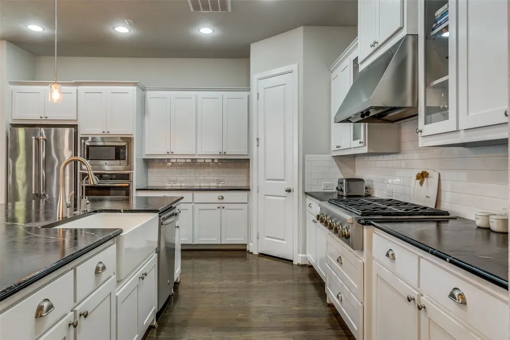 10565 Plumwood Parkway Dallas TX 75238