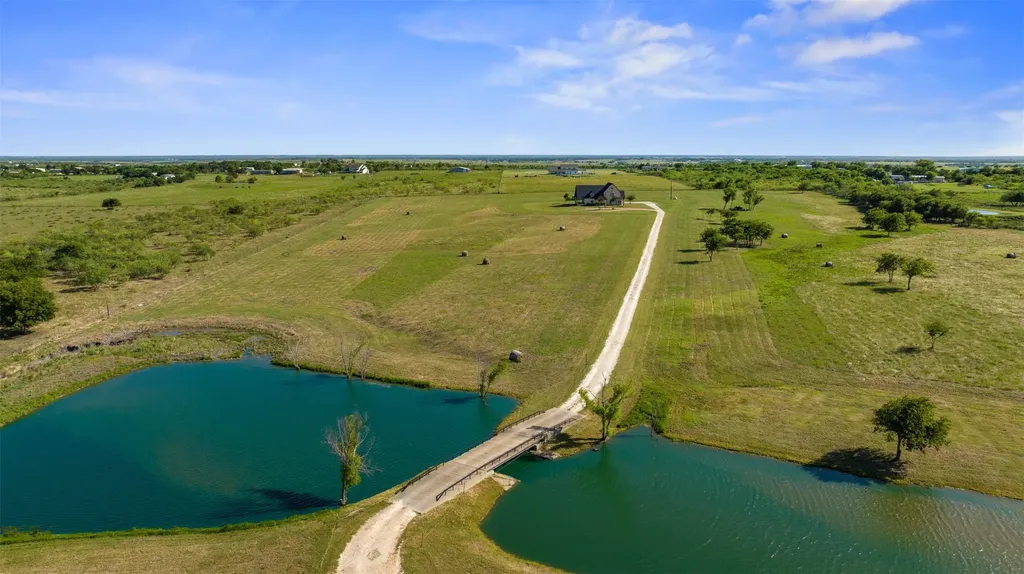 15949 E Us Highway 190 Rogers TX 76569