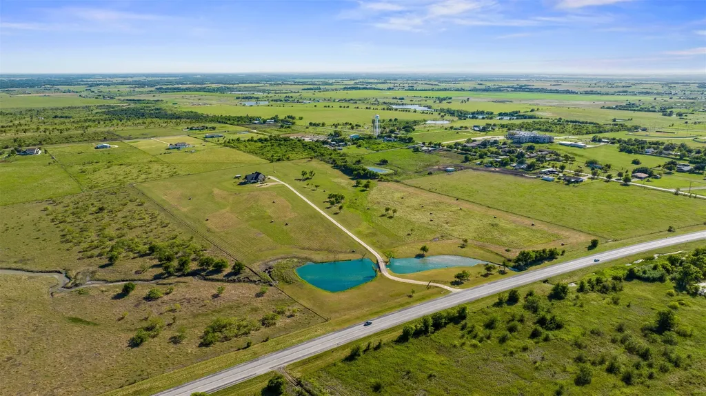 15949 E Us Highway 190 Rogers TX 76569