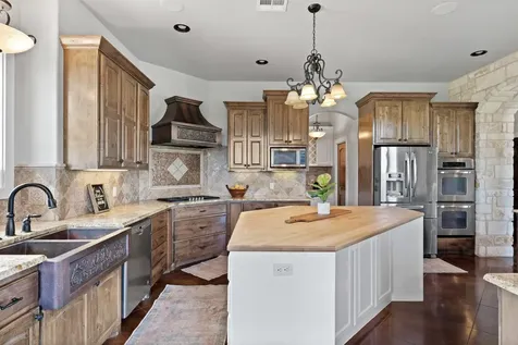 15949 E Us Highway 190 Rogers TX 76569