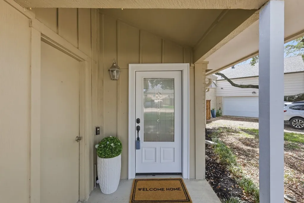 3718 Wooded Creek Drive Farmers Branch TX 75244