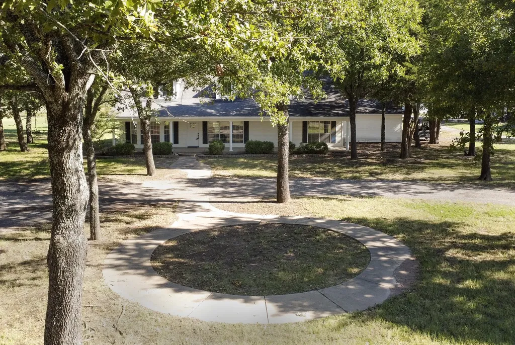 16300 County Road 255 Poetry TX 75160