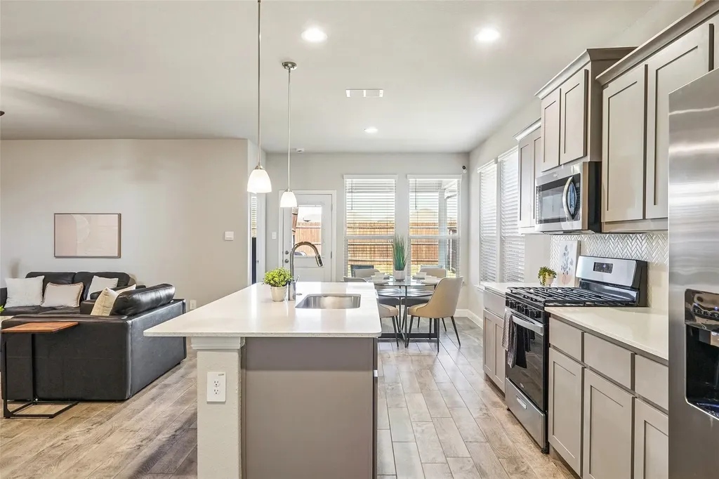 1041 Southwark Drive Fort Worth TX 76247