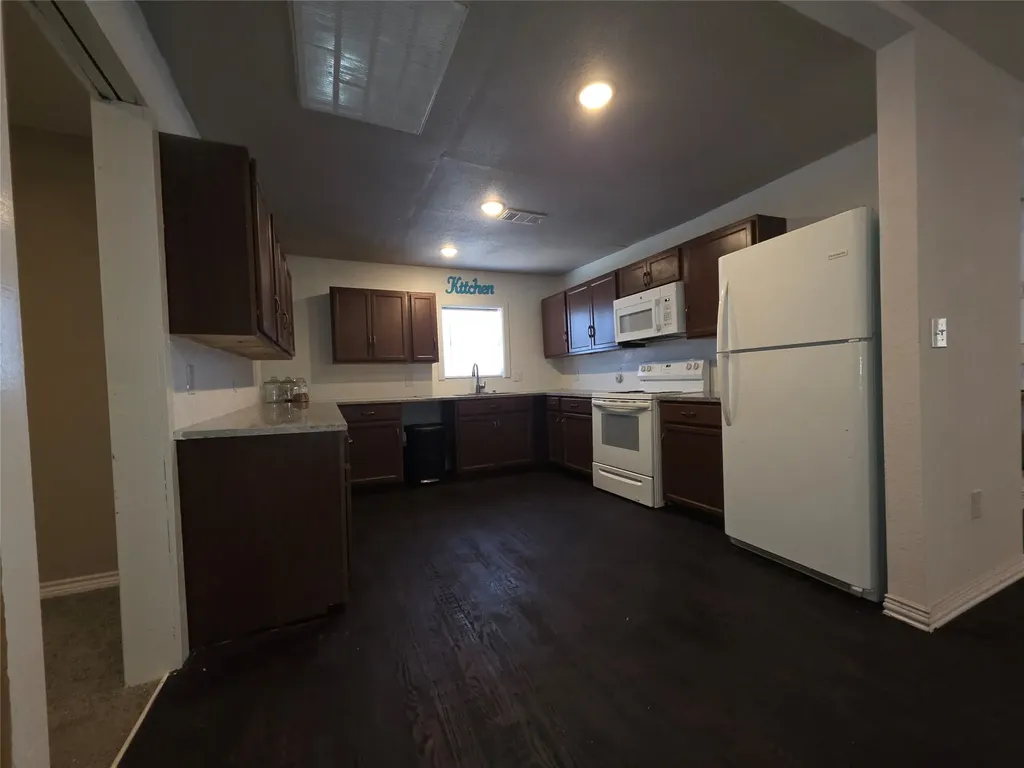 409 E Houston Street Mexia TX 76667