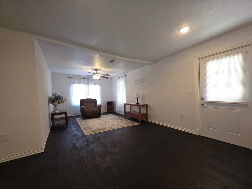 409 E Houston Street Mexia TX 76667