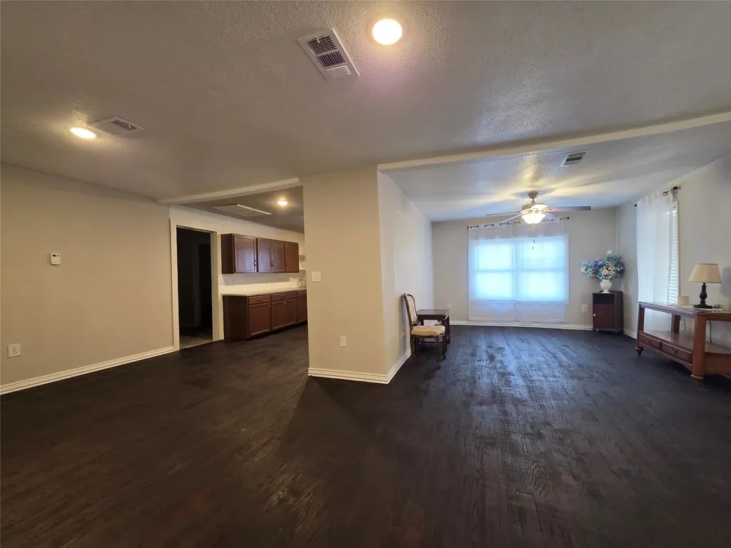 409 E Houston Street Mexia TX 76667