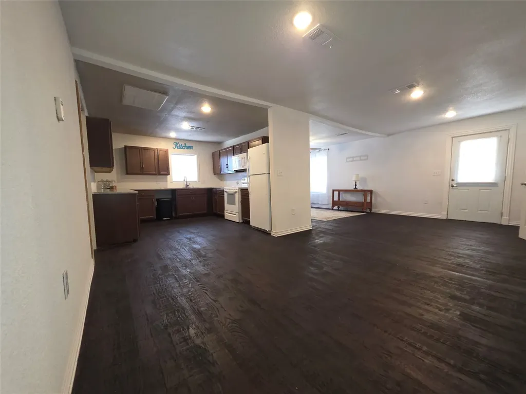 409 E Houston Street Mexia TX 76667