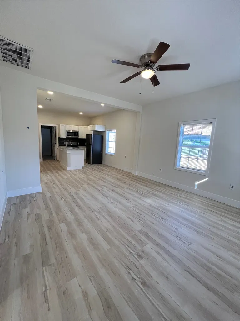 705 E 1st North Street Kaufman TX 75142