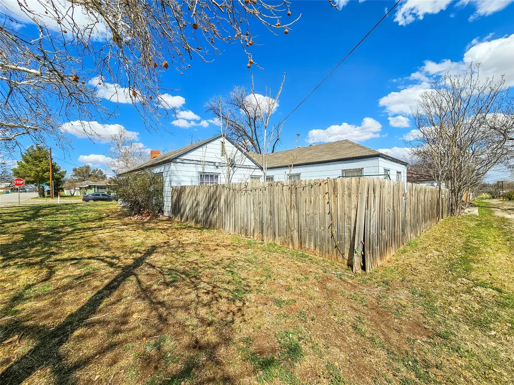 1200 E Twelfth Street Sweetwater TX 79556