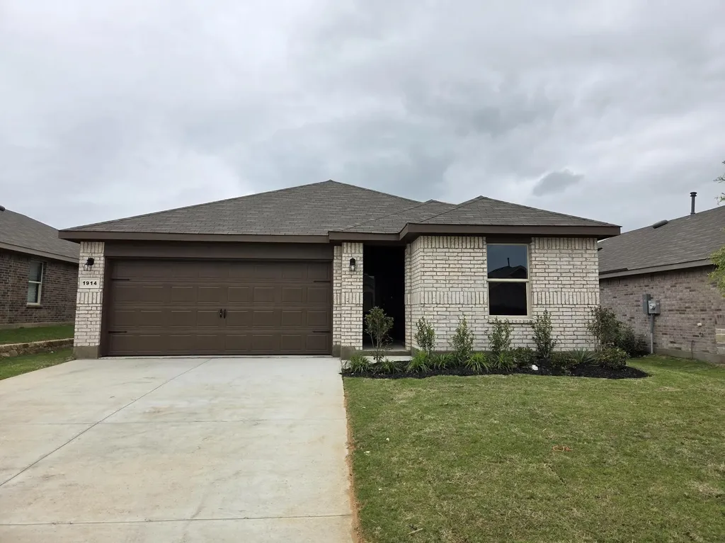 1912 Cherokee Lane Cleburne TX 76033