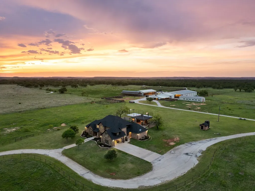2454 W Sh 380 Jacksboro TX 76458