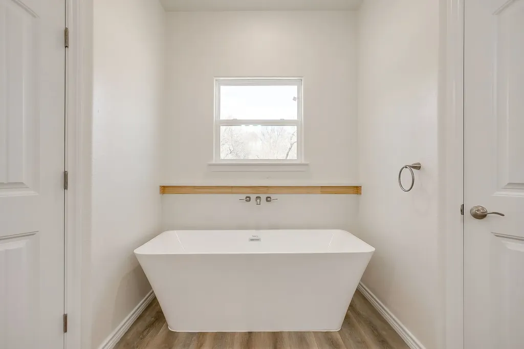 130 Abbott Avenue Covington TX 76636
