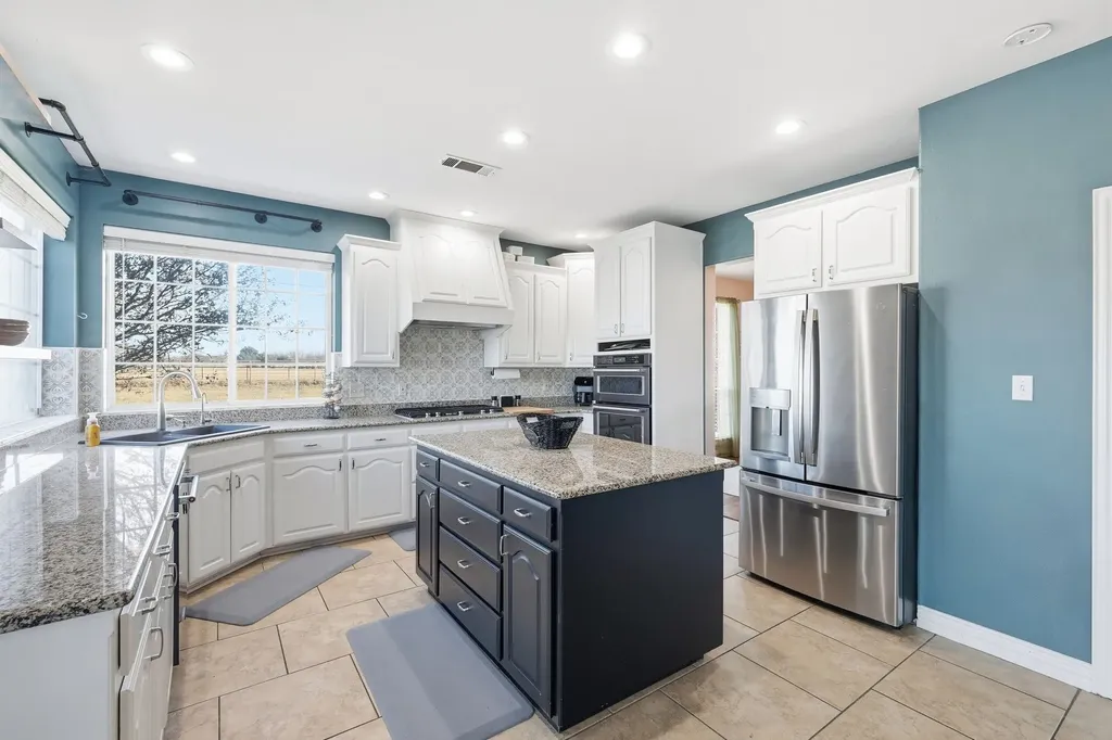 102 Van Meter Drive Aurora TX 76078
