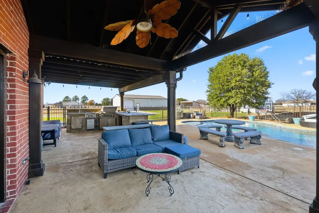 102 Van Meter Drive Aurora TX 76078