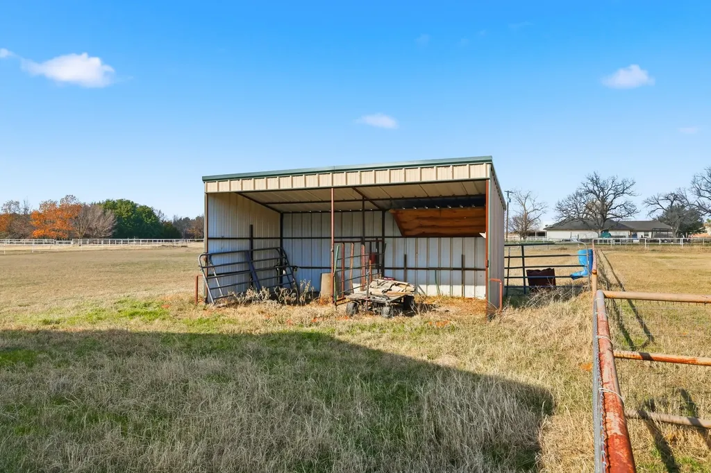 102 Van Meter Drive Aurora TX 76078