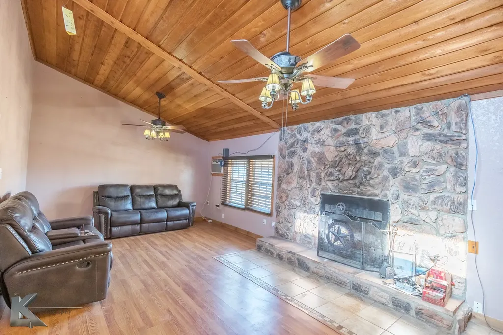 10001 County Road 379 Hawley TX 79525