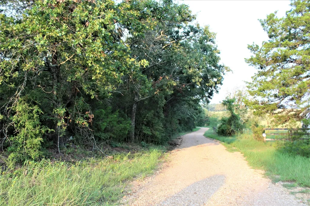 29 Co Rd 271a Cameron TX 76520