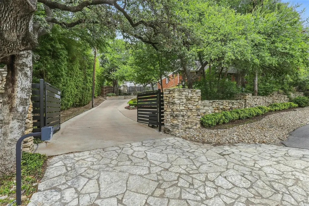 208 Rockwood Park Drive Fort Worth TX 76107