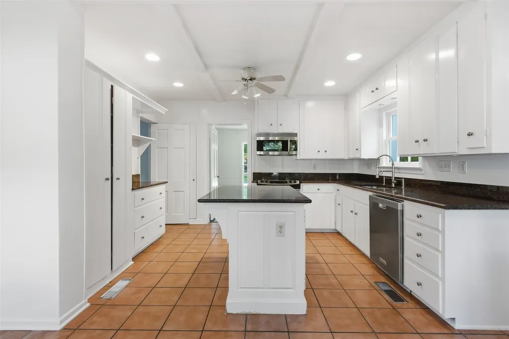 4224 Pershing Avenue Fort Worth TX 76107